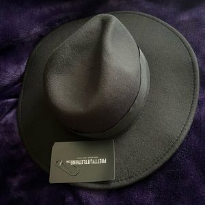 Pretty Little Thing Women’s Fedora Hat. (Red & Black) NEW with tags. NEVER worn